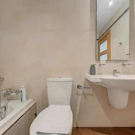 Nyaraló A Lovely 2br With A Private Balcony By 360 Estates