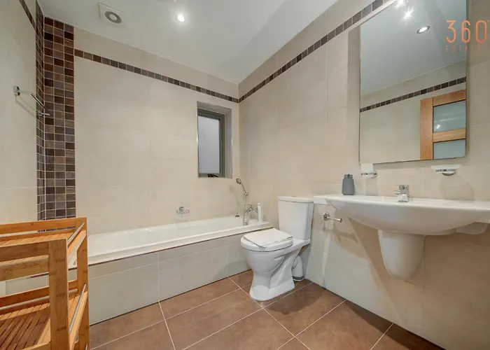 A Lovely 2br With A Private Balcony By 360 Estates Vakantiehuis