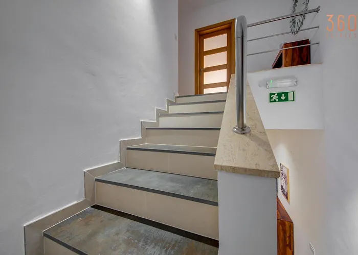 Vakantiehuis A Lovely 2br With A Private Balcony By 360 Estates Marsaskala