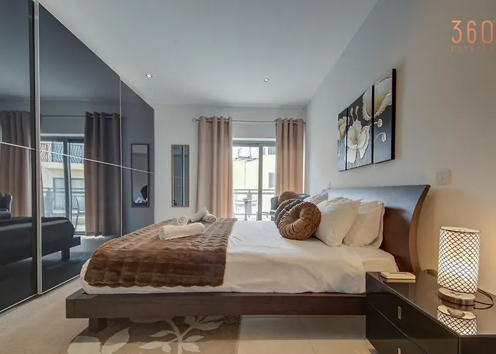 A Lovely 2br With A Private Balcony By 360 Estates Vakantiehuis