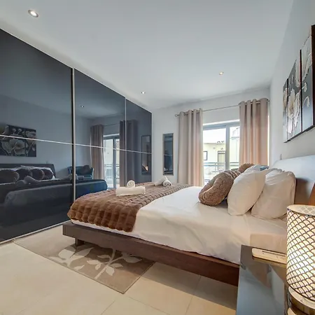 A Lovely 2br With A Private Balcony By 360 Estates