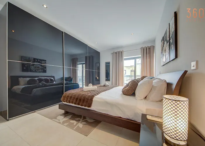 A Lovely 2br With A Private Balcony By 360 Estates